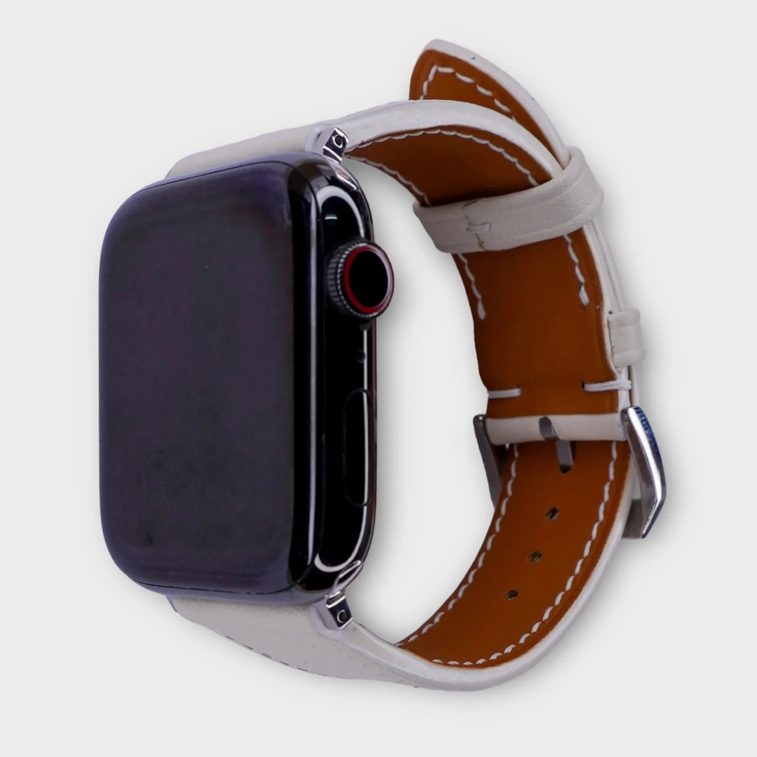 WhiteSwiftLeatherAppleWatchBand-Sleek-Stylish7.webp?v=1716025342